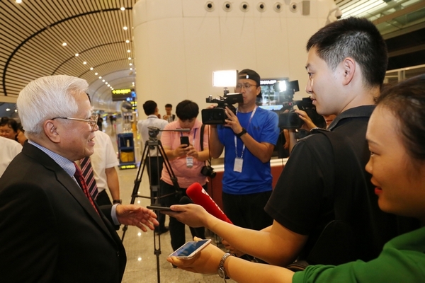 菲律宾航空董事长特助EMILIO CACHANN SIA YU 接受媒体采访.jpg